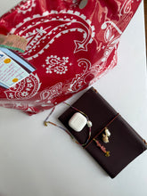 Cargar imagen en el visor de la galería, Red bandana bag
