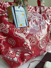 Cargar imagen en el visor de la galería, Red bandana bag

